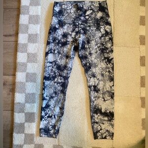 Lululemon Tie-Dye Leggings size small. Mid calf length